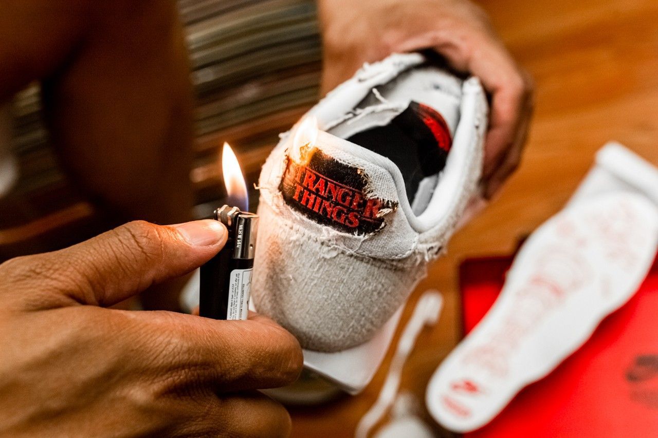 Adviento zona Casa de la carretera Zapatillas Nike de 'Stranger Things' con mensajes ocultos