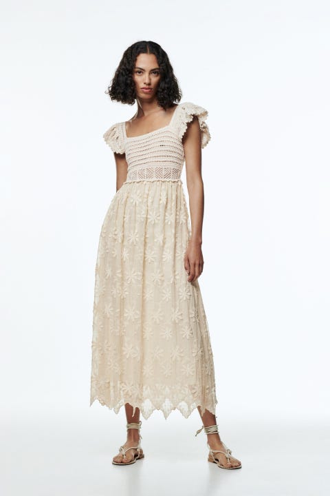 Este vestido midi de encaje, tul y crochet de Zara es ideal Este vestido midi de encaje, tul y crochet de Zara es ideal