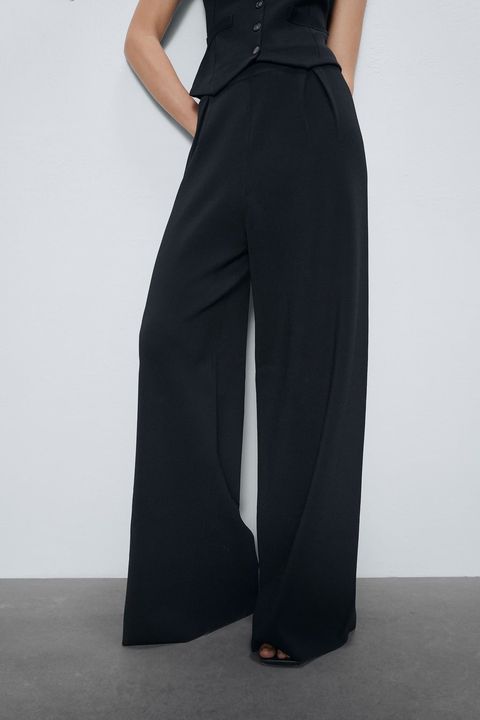 Zara muestra su look de chaleco y pantalón de punto más elegante