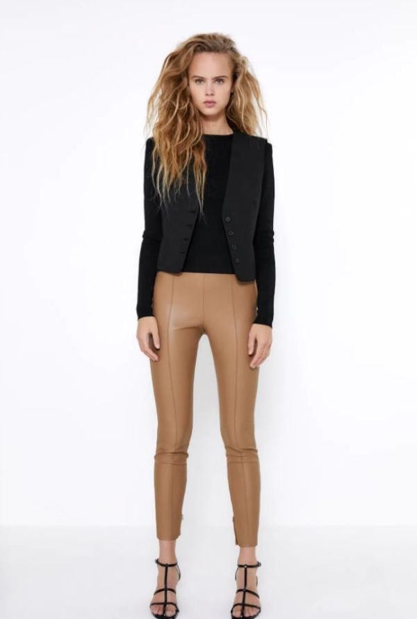 Zara moda autunno 2020: i leggings di Valentina Ferragni da avere