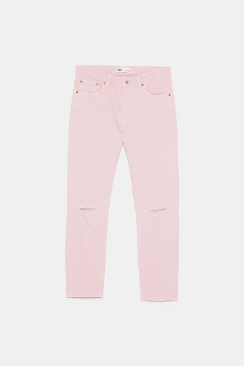 Cómo combinar un pantalón rosa en 9 looks ideales de Instagram