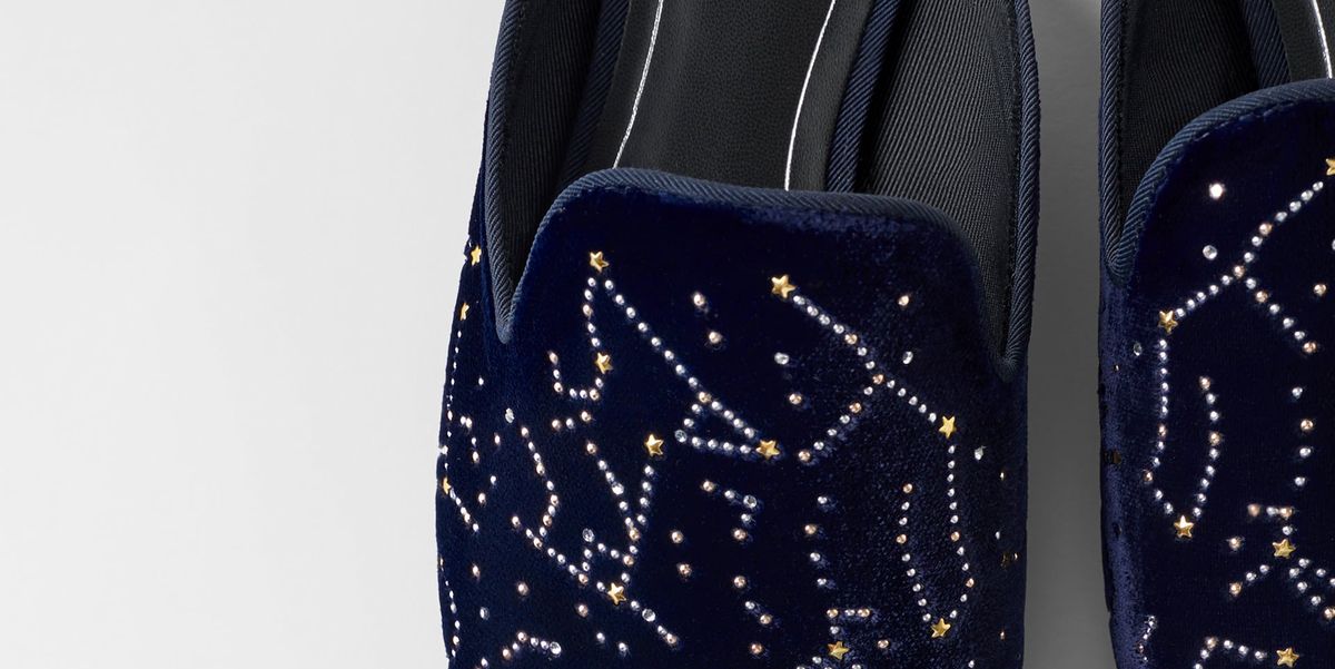 Zara Tiene Unos Mules De Terciopelo Con Constelaciones