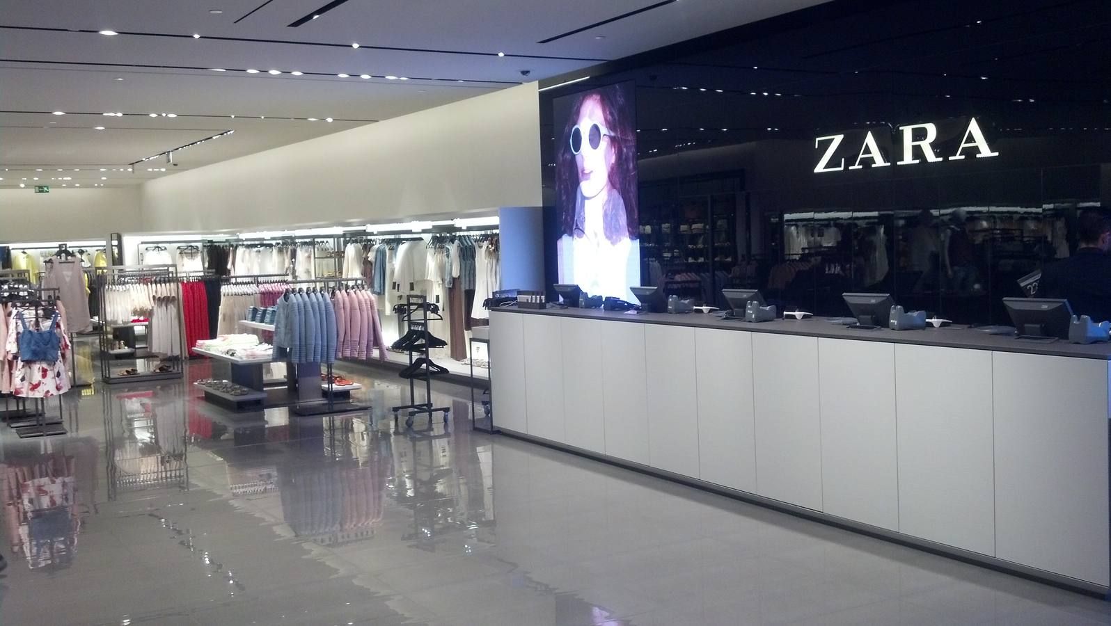 Zara transforma tienda y vende su ropa de maner diferente