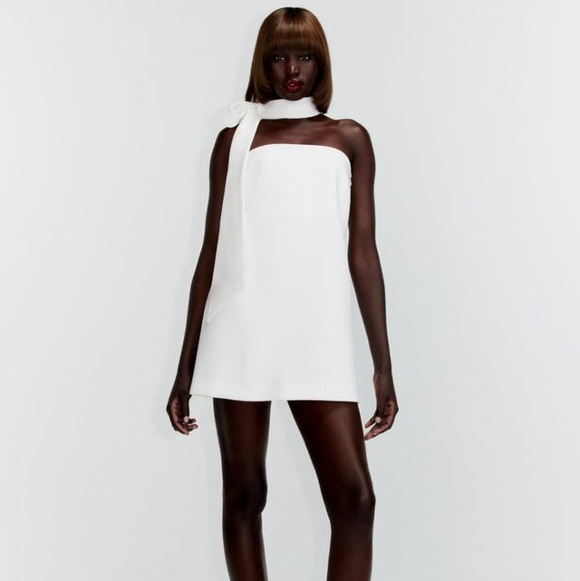 Zara lanza un minivestido blanco con choker de ensueño