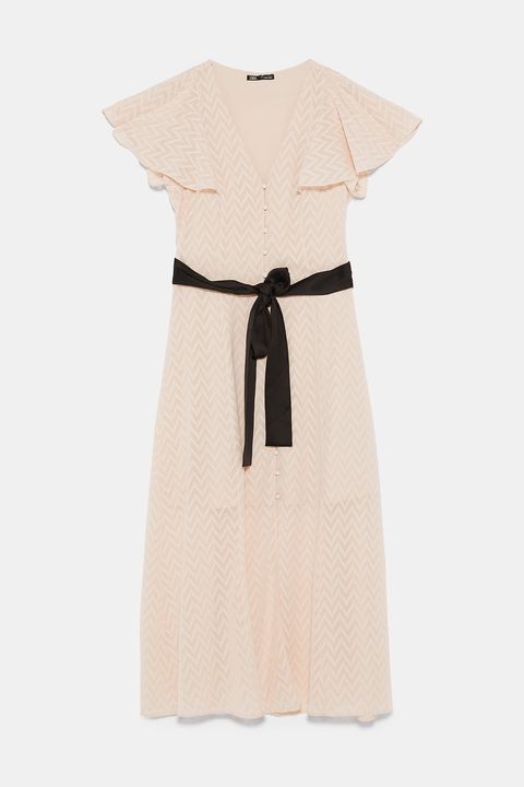 Zara tiene medio escondido este vestidazo que veremos en todas las comuniones y bautizos de primavera - Zara vende el abotonado un de comunión ideal
