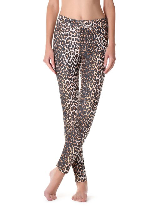 Sara Carbonero lleva los pantalones de leopardo de que hacen tipazo - Sara Carbonero con de 'low cost'
