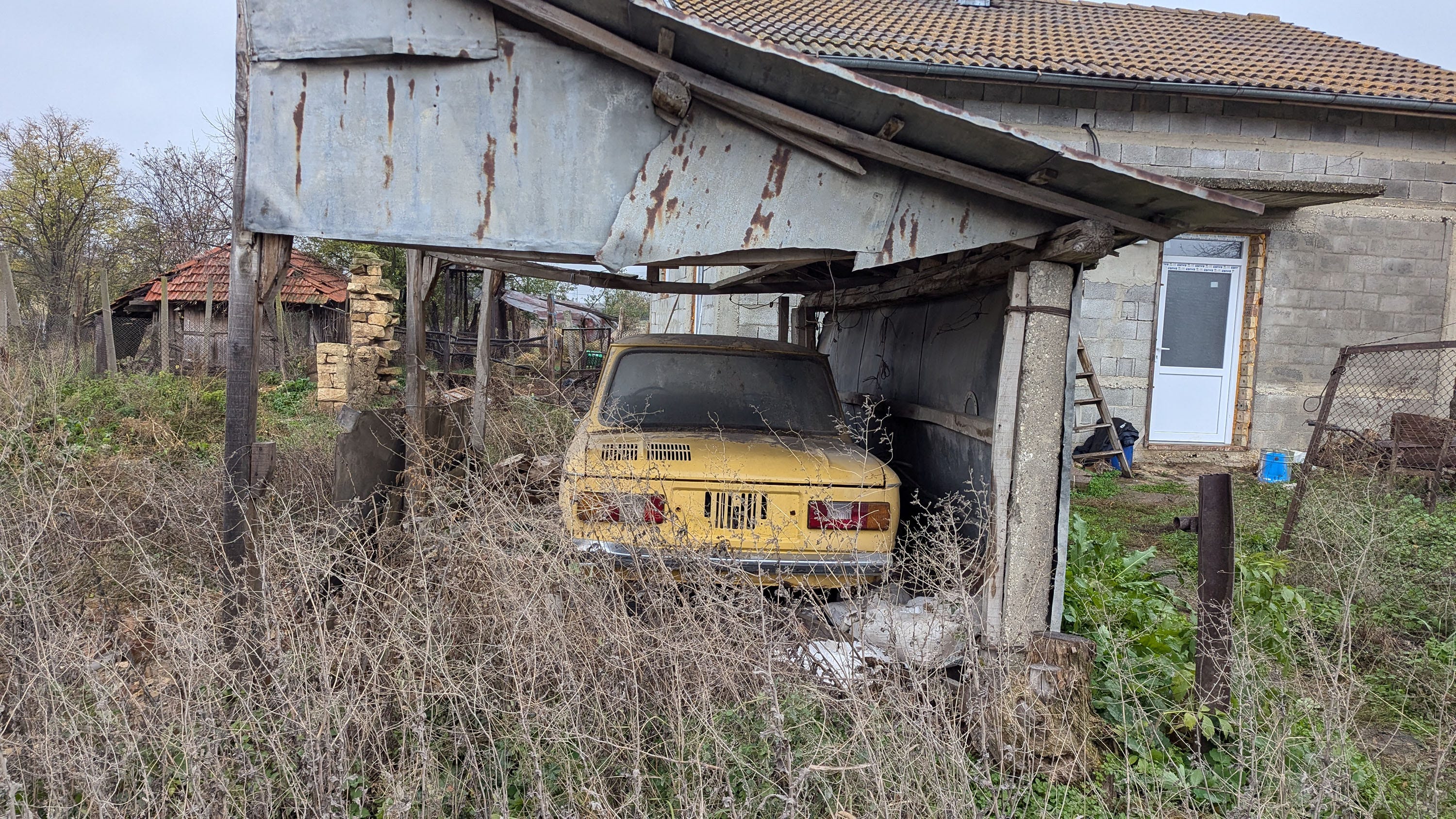 This Forlorn ZAZ-968M Two-Door Is a Bulgarian Lean-To Find