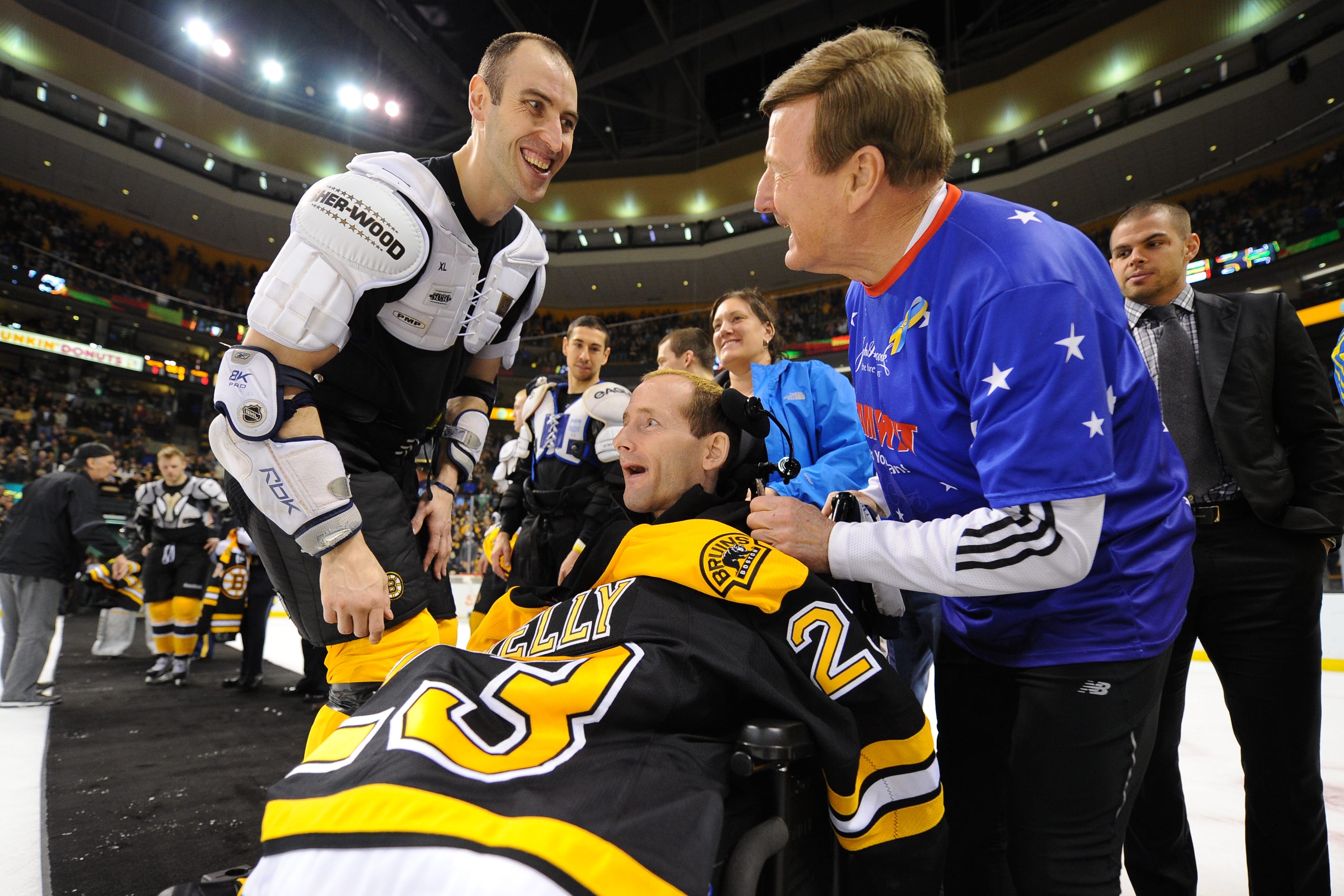 Boston Bruins Legend Zdeno Chara Will Run the 2023 Boston Marathon
