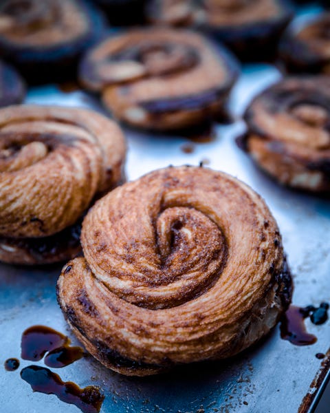 zeeuwse-bolussen-recept-laura-de-grave-bakkerij-meijel zeeuwse bolussen op een bakplaat