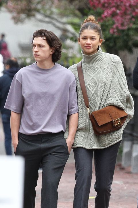 tom holland and zendaya holding hands in boston