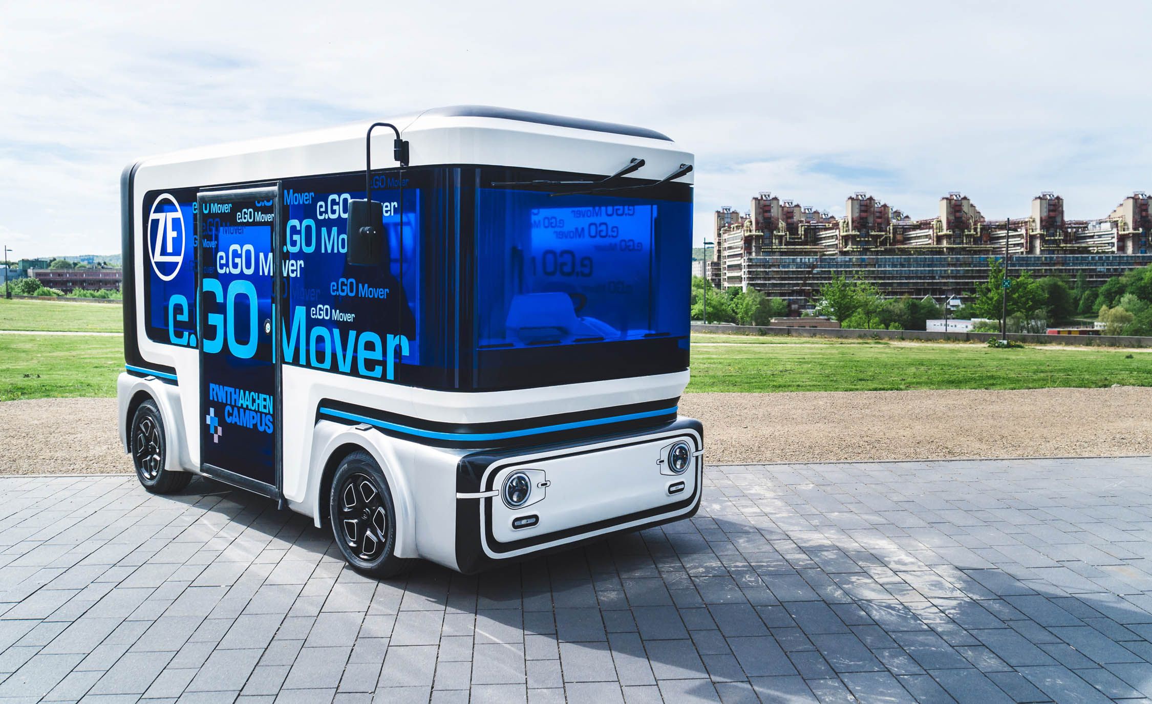 The E Go Mover Autonomous Electric Minibus Coming In 19 News Car And Driver