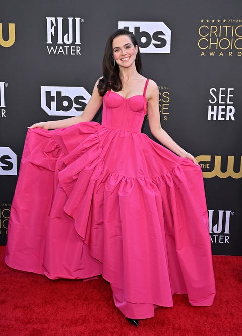 zoey deutch en los critics choice awards 2022