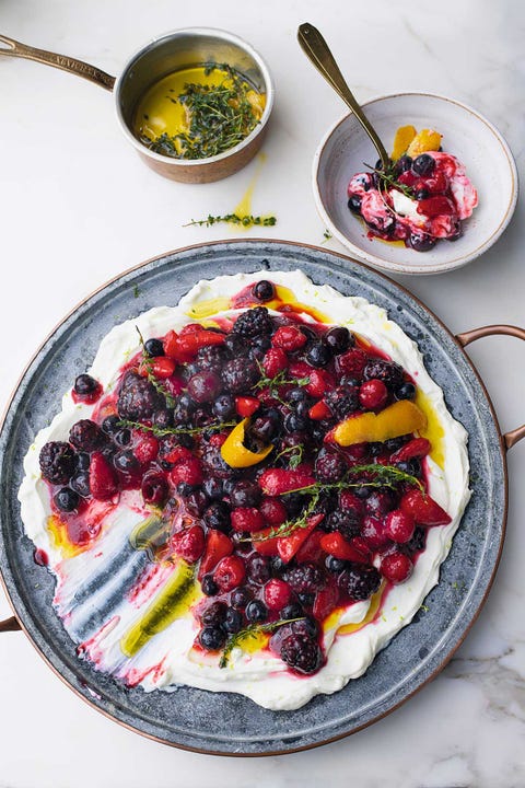 Ottolenghi's zomerfruit met schapenlabne en sinaasappeleolie ottolenghi's zomerfruit met schapenlabne en sinaasappeleolie