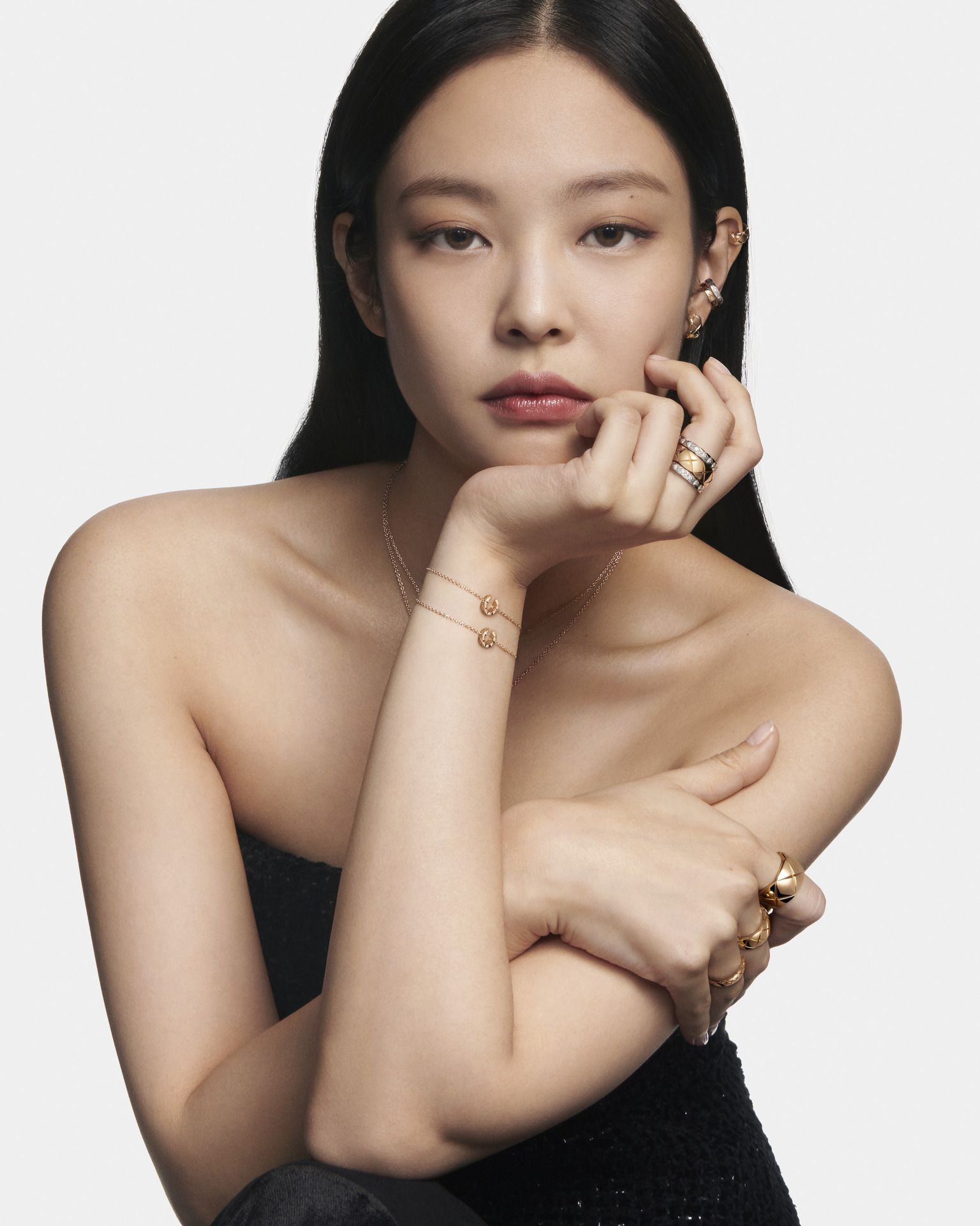 Jennie 穿搭最愛的項鍊、戒指、手環同款公開！代言香奈兒Chanel Coco