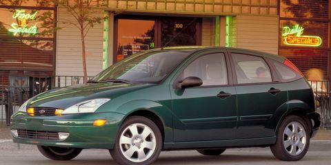 2004 ford focus sedan reviews