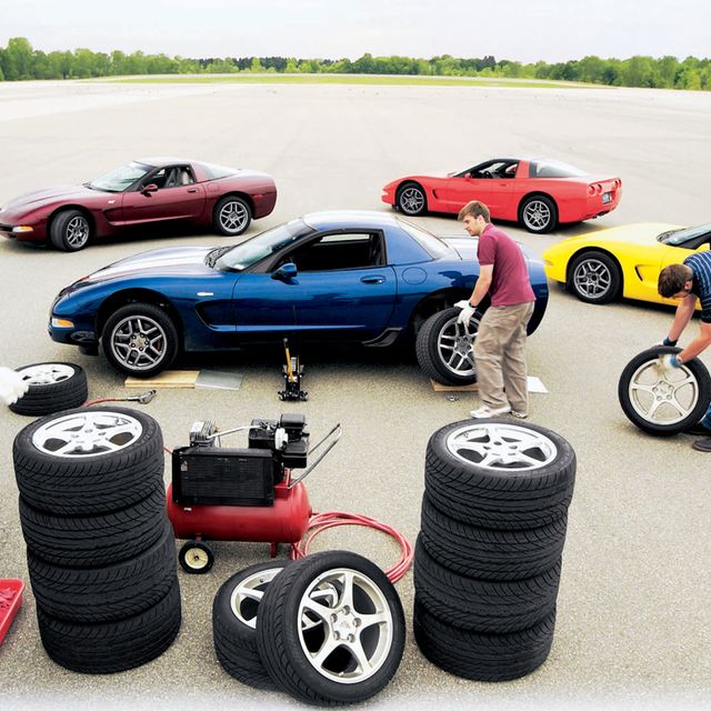Tire, Wheel, Motor vehicle, Automotive tire, Automotive design, Automotive wheel system, Alloy wheel, Land vehicle, Vehicle, Rim, 