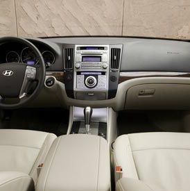 Motor vehicle, Steering part, White, Car, Steering wheel, Glass, Center console, Technology, Luxury vehicle, Vehicle audio, 