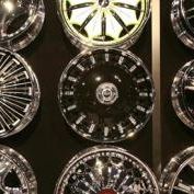 Rim, Alloy wheel, Spoke, Metal, Circle, Automotive wheel system, Space, Hubcap, Black-and-white, Silver, 