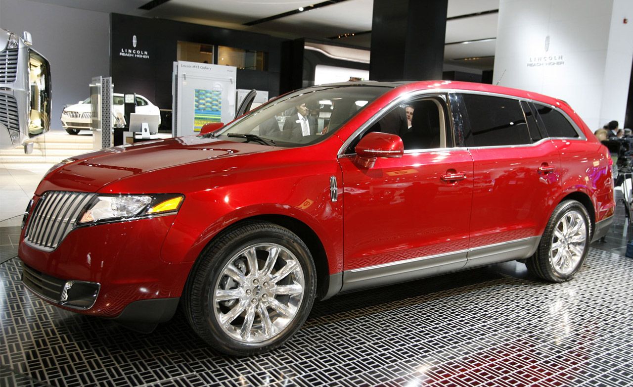 2010 Lincoln MKT Revealed