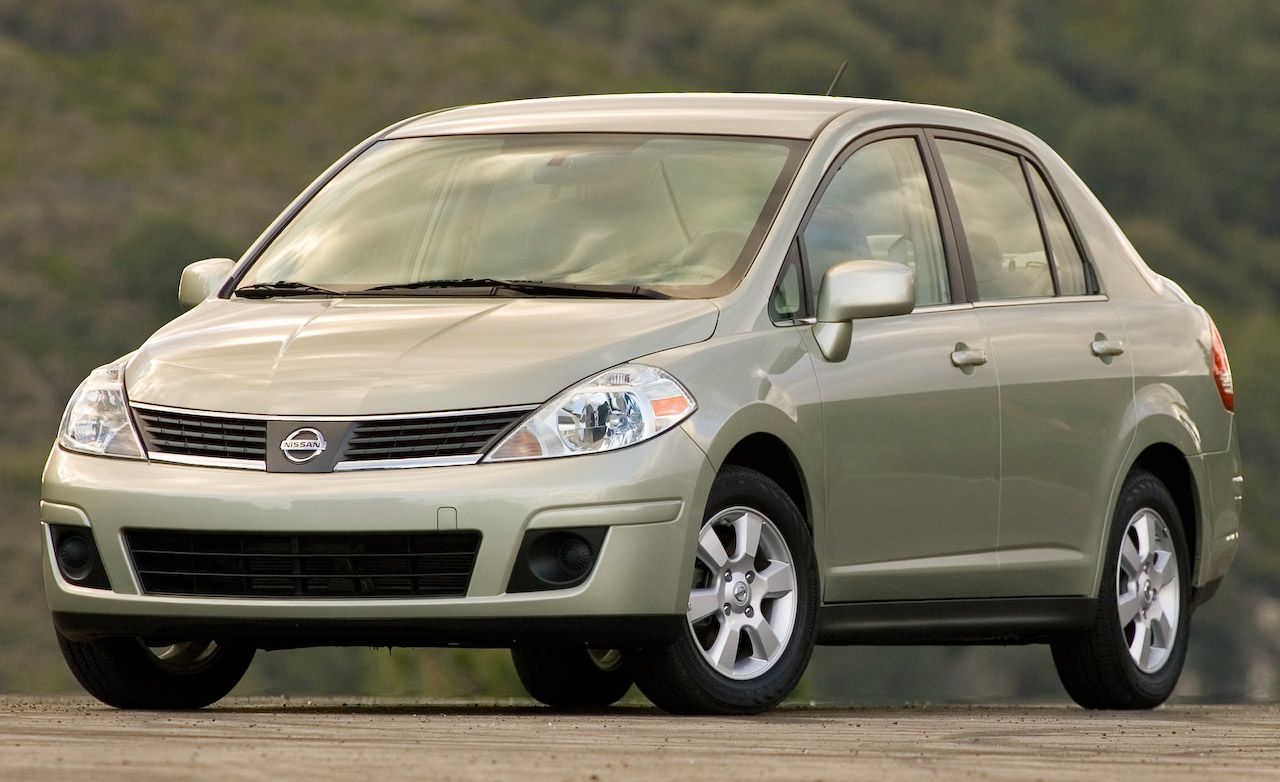 nissan versa hatchback 2005