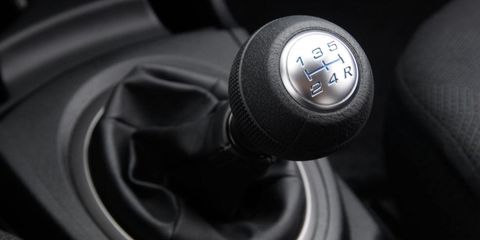 Automotive design, Circle, Gear shift, Steering part, Carbon, Steering wheel, 