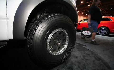 Tire, Wheel, Motor vehicle, Automotive tire, Automotive design, Automotive wheel system, Alloy wheel, Automotive exterior, Rim, Auto part, 