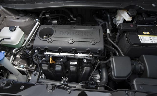 Двигатель на хендай туссан. Двигатель Хендай ix35. Hyundai ix35 двигатель 2.0. Hyundai ix35 дизель двигатель. Хендай ай 35 двигатель 2.0.