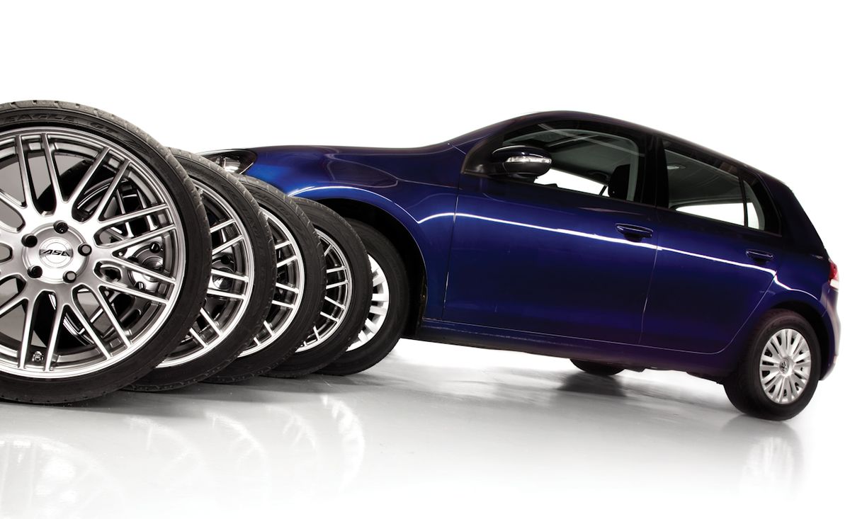 Wheel, Motor vehicle, Tire, Automotive design, Blue, Automotive tire, Automotive wheel system, Rim, Automotive exterior, Alloy wheel, 