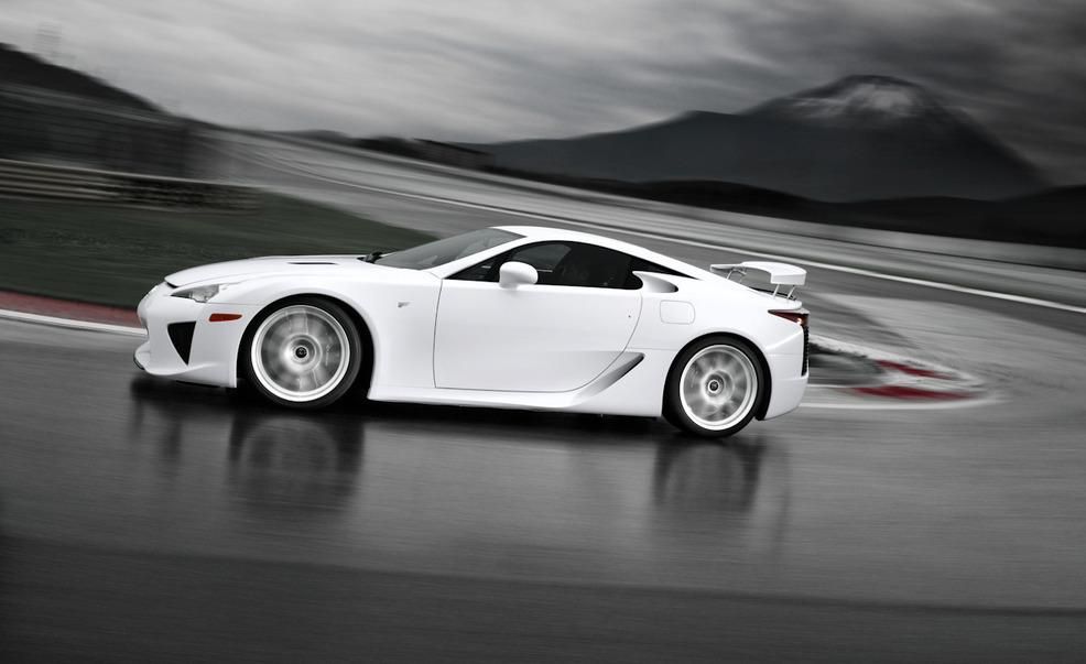 Lexus LFA Features and Specs