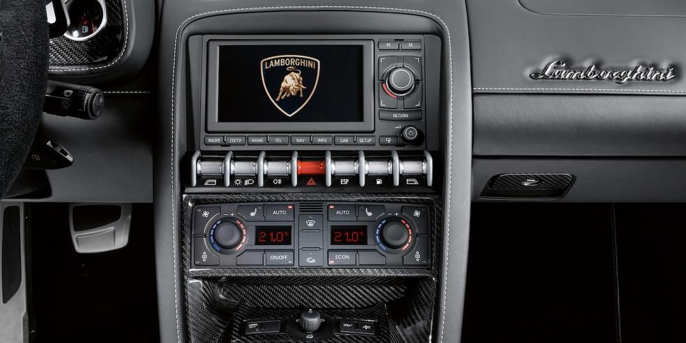 Vehicle audio, Center console, Gear shift, Steering part, Technology, Radio, Machine, Steering wheel, Luxury vehicle, Satellite radio, 