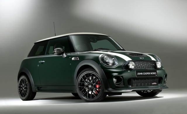 https://hips.hearstapps.com/hmg-prod/amv-prod-cad-assets/images/10q2/339155/2011-mini-john-cooper-works-world-championship-50-edition-photo-342118-s-original.jpg?resize=640:*