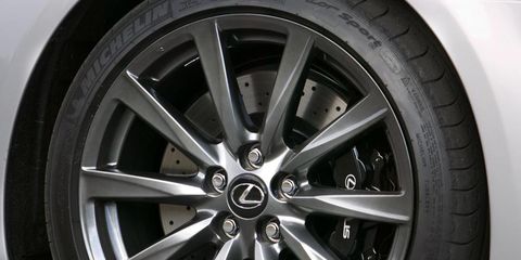 Tire, Wheel, Automotive tire, Alloy wheel, Automotive design, Spoke, Automotive wheel system, Rim, Synthetic rubber, Tread, 