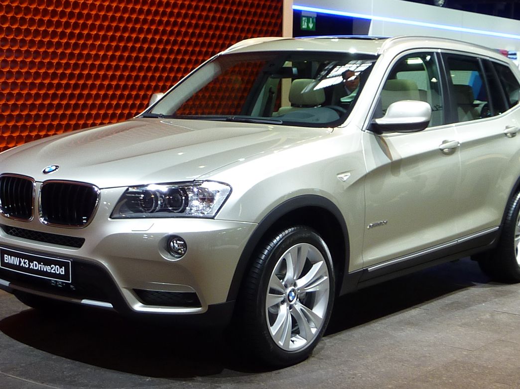 BMW X3 News: 2011 BMW X3 Photos and Info – Car and Driver