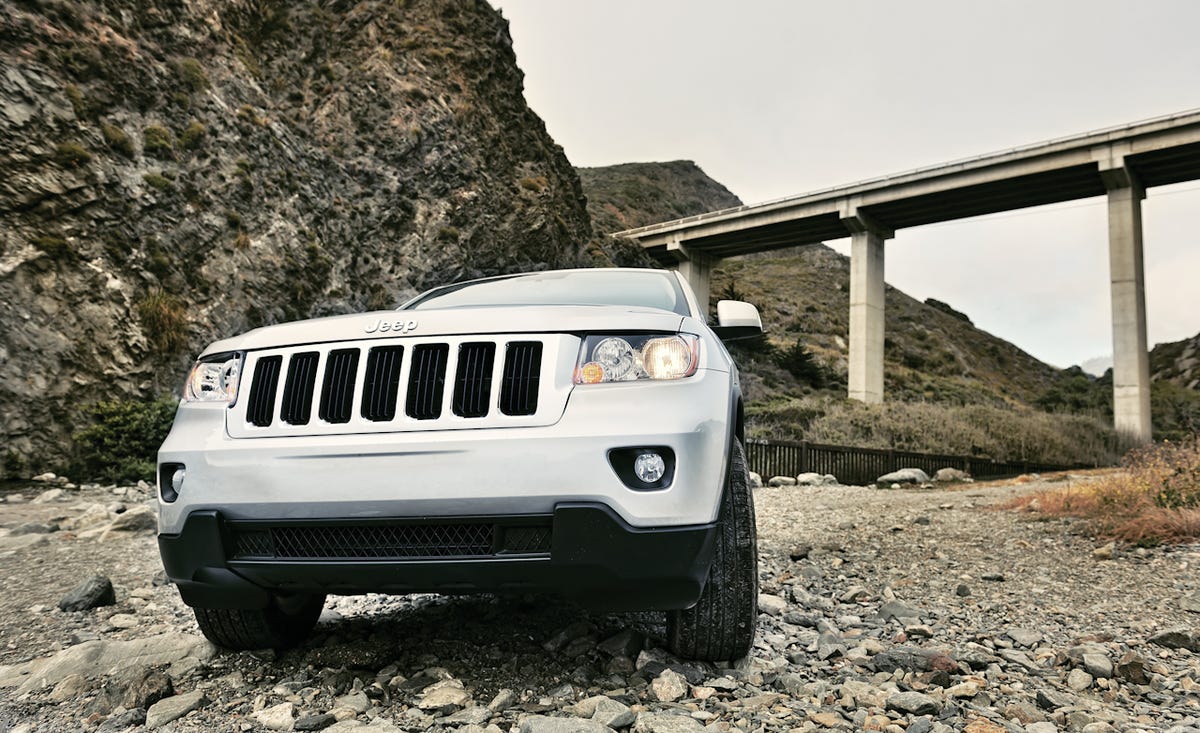 2011 Jeep Grand Cherokee Laredo V6 4x4 Road Test – Review – Car and Driver