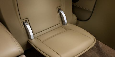 Mode of transport, Car seat, Fixture, Vehicle door, Head restraint, Car seat cover, Seat belt, 