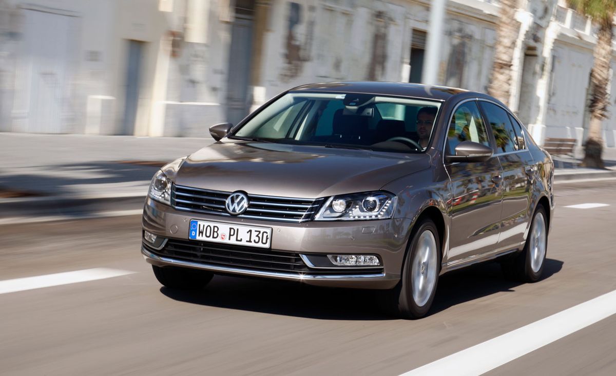 voordat Afstoting Walging Volkswagen Passat Review: Euro 2011 VW Passat Drive &#150; Car and Driver