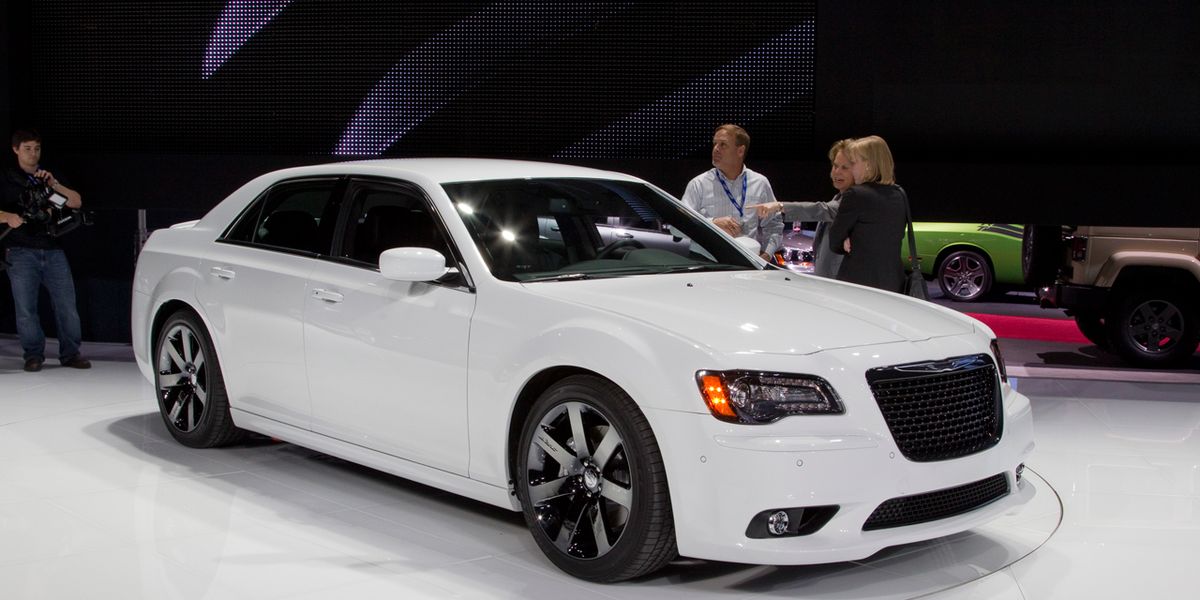 12 Chrysler 300c Srt8 Official Photos And Info 11 News 11 Car And Driver
