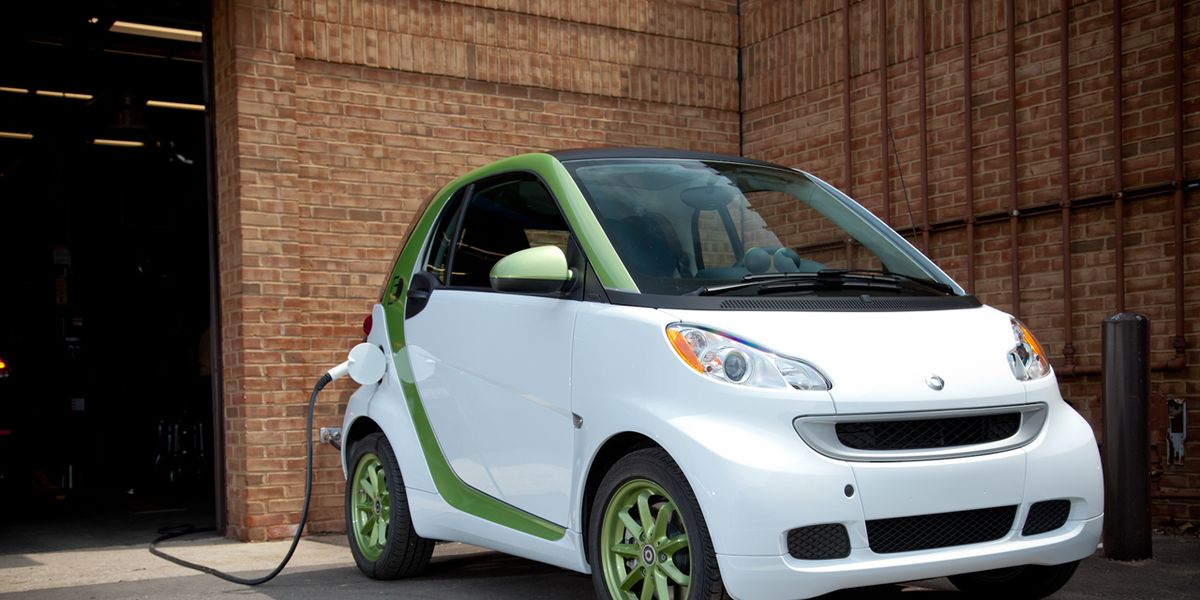https://hips.hearstapps.com/hmg-prod/amv-prod-cad-assets/images/11q3/409394/2011-smart-fortwo-electric-drive-road-test-reviews-car-and-driver-photo-410489-s-original.jpg?crop=1.00xw:0.819xh;0,0.129xh&resize=1200:*