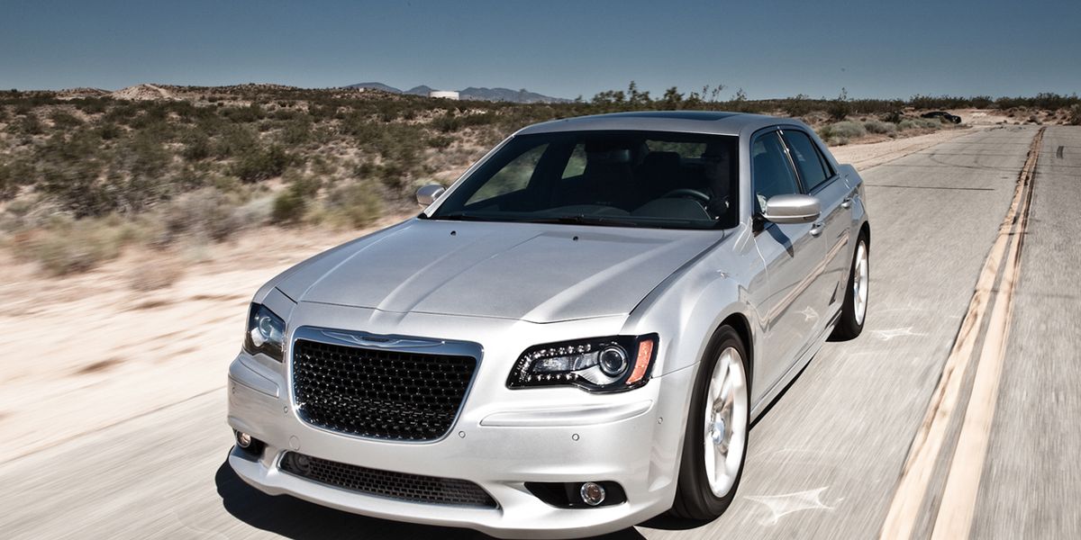 12 Chrysler 300 Srt8 12 Dodge Charger Srt8 First Drive 11 Review 11 Car And Driver