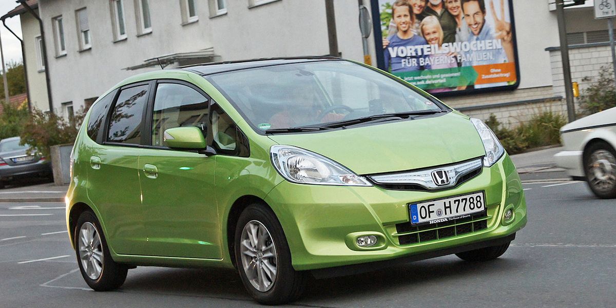 11 Honda Fit Hybrid Euro Spec First Drive 11 Review 11 Car And Driver