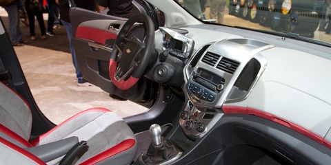 Motor vehicle, Automotive design, Mode of transport, Steering part, Steering wheel, Automotive mirror, Center console, Vehicle audio, Personal luxury car, Technology, 