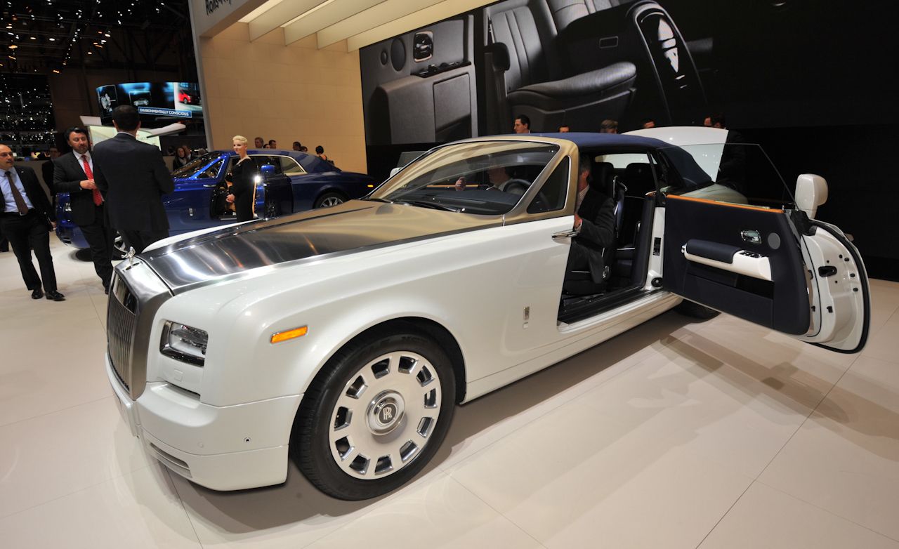RollsRoyce Ghost xuống giá rẻ hơn cả MercedesMaybach vài tỷ đồng dù chỉ  chạy 50000km