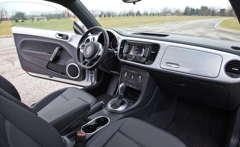 2012 volkswagen beetle 25 interior