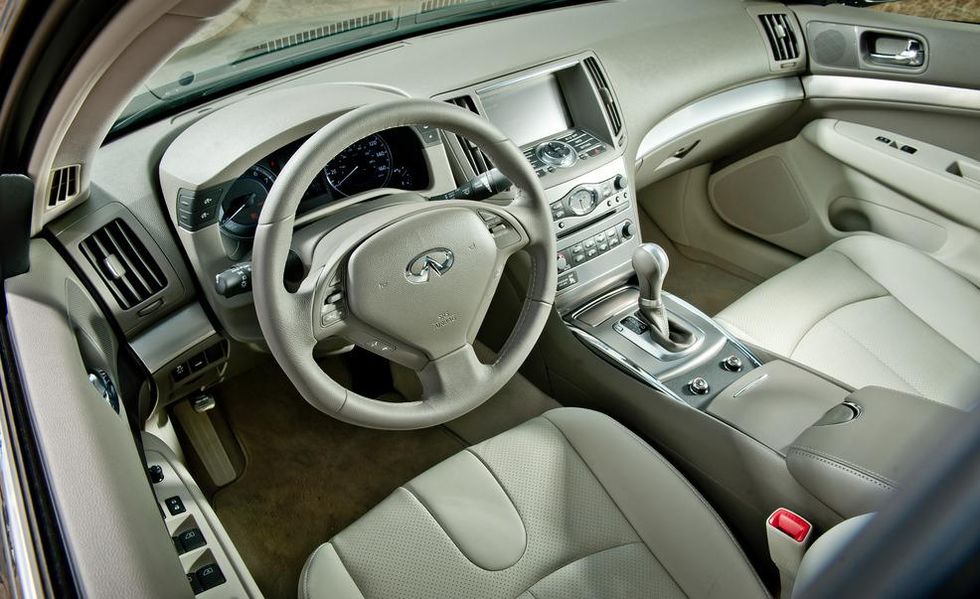 motor vehicle, steering part, mode of transport, automotive design, steering wheel, product, center console, white, technology, car,