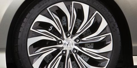 Wheel, Alloy wheel, Automotive tire, Automotive design, Spoke, Automotive wheel system, Rim, White, Synthetic rubber, Tread, 