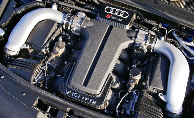 2 v10. Audi rs6 v10 Turbo. Audi rs6 v10 5.0 Biturbo. Мотор Audi rs6 v10. V10 TFSI Audi.