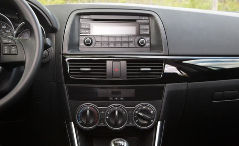 Center console, White, Vehicle audio, Steering part, Luxury vehicle, Radio, Grey, Personal luxury car, Steering wheel, Satellite radio, 