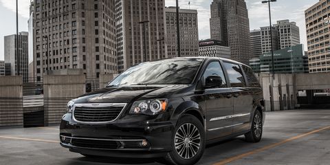 2013 Chrysler Town Country S Debuts At L A Auto Show