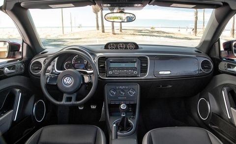 2013 volkswagen beetle convertible turbo interior