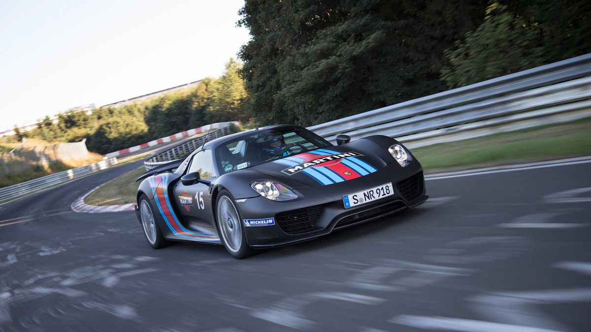 2015 Porsche 918 Spyder Channels the Future, Very Quickly